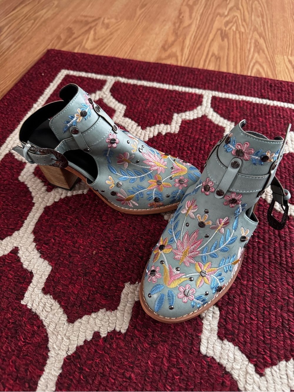 Embroidered Floral Blue Slingback Heels - Women